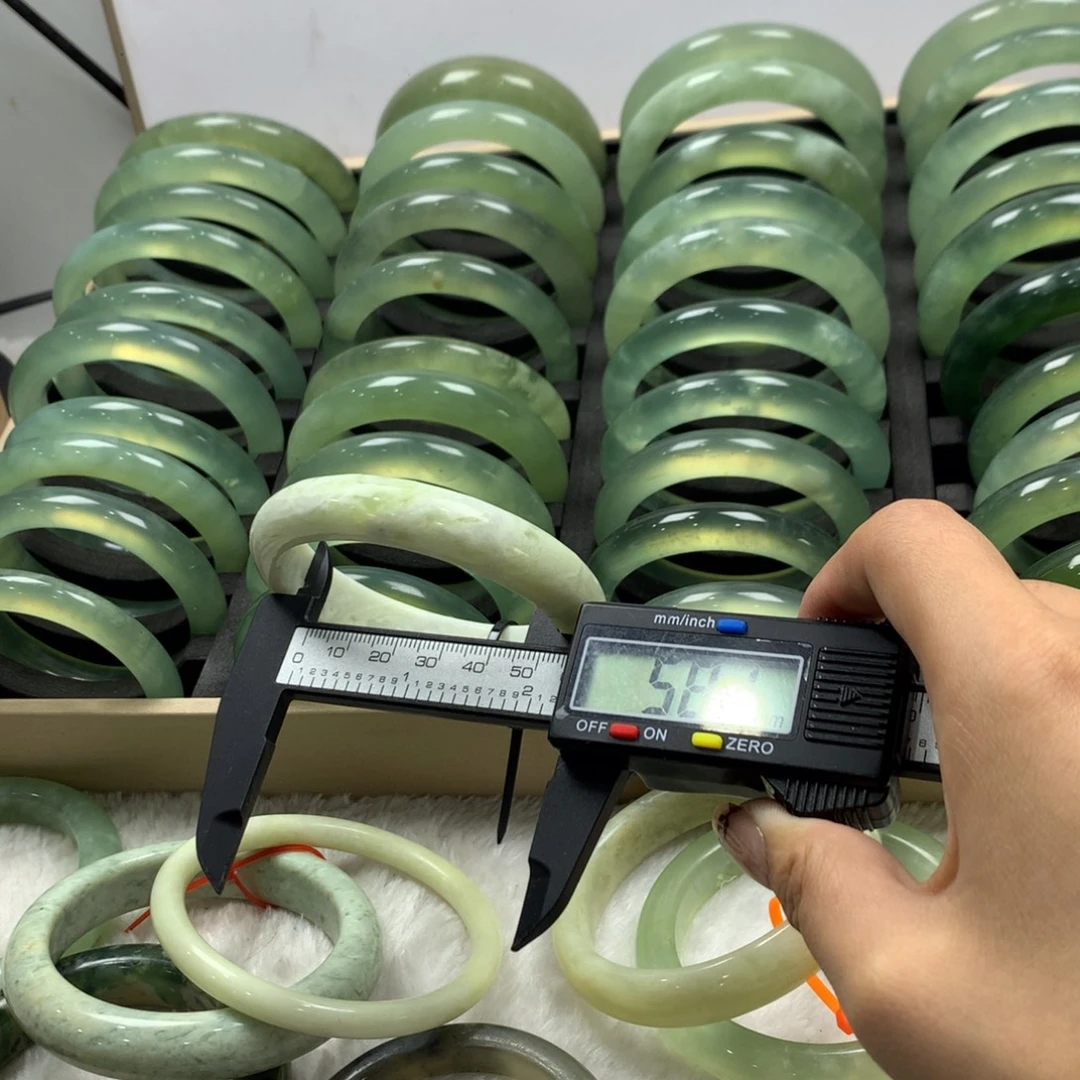 蛇纹石玉未镶嵌手镯211