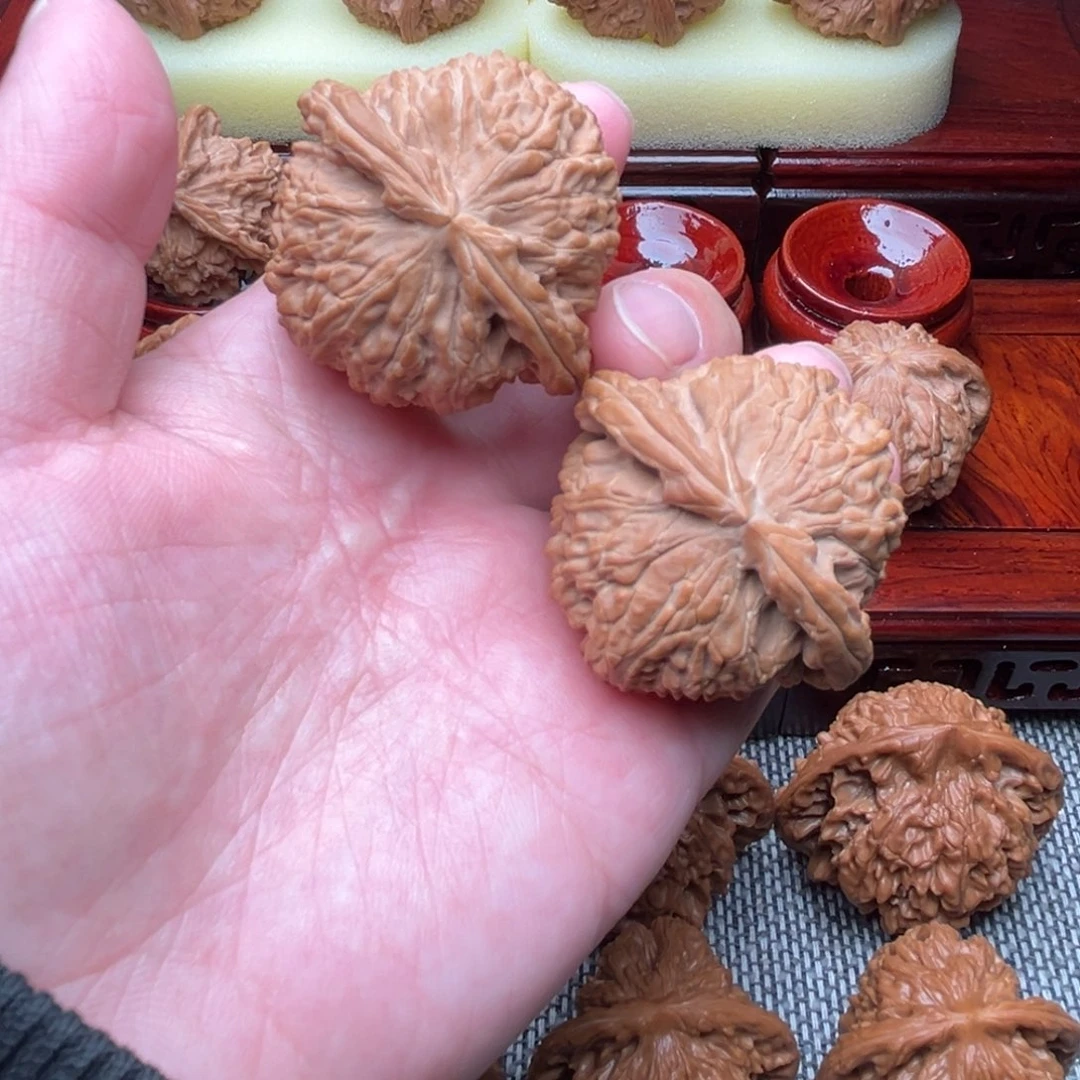 文玩核桃吊坠白狮子球白45尺