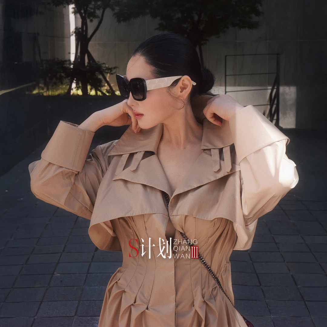 SIQI.Z设计师款手工叠褶廓形风衣  AW24CO2