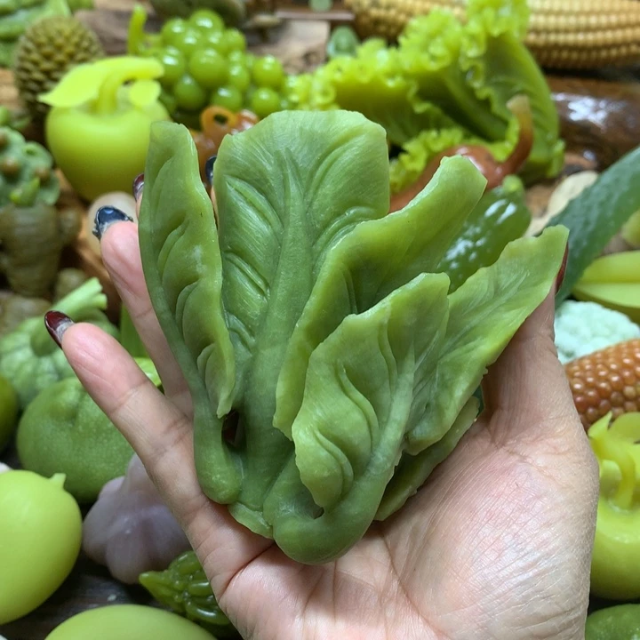 蛇纹石玉摆件未镶嵌三**汇