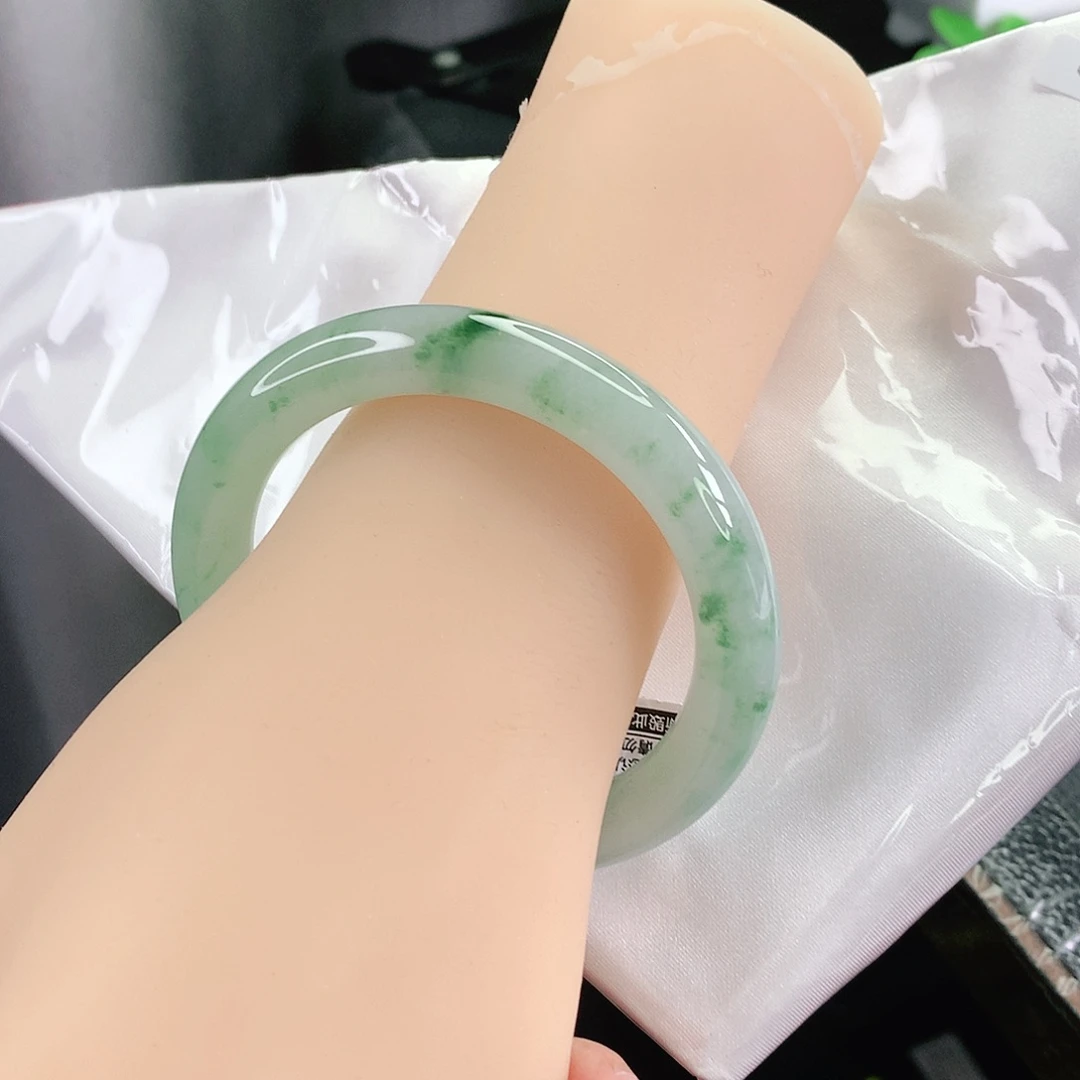 翡翠未镶嵌手镯57.5圈