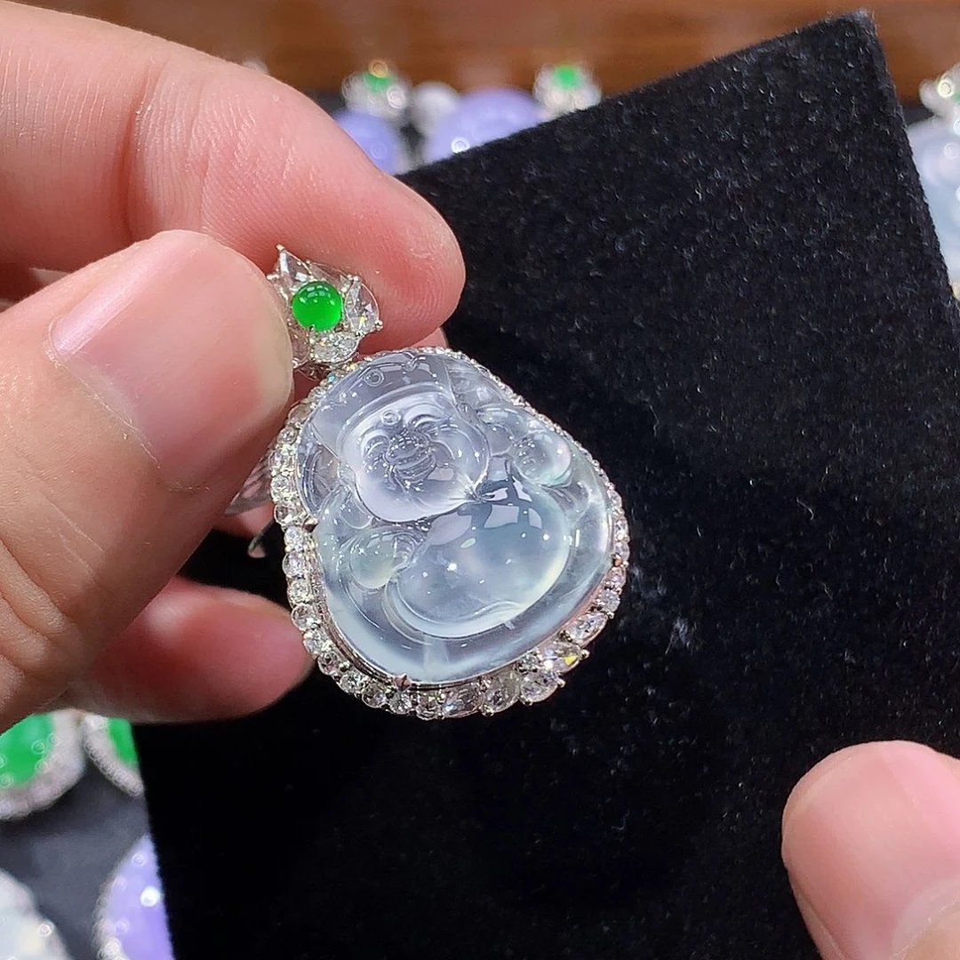 翡翠18K金镶嵌颈饰