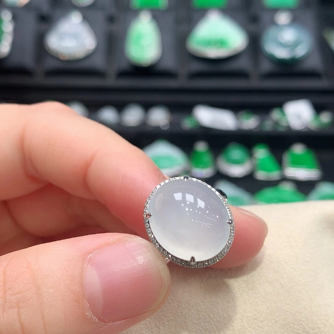 翡翠戒指18K金镶嵌戒指