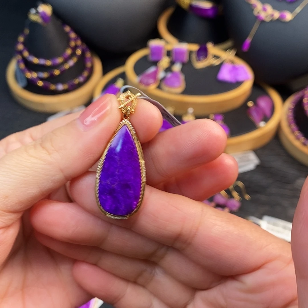 苏纪石（舒俱来）18K金镶嵌吊坠