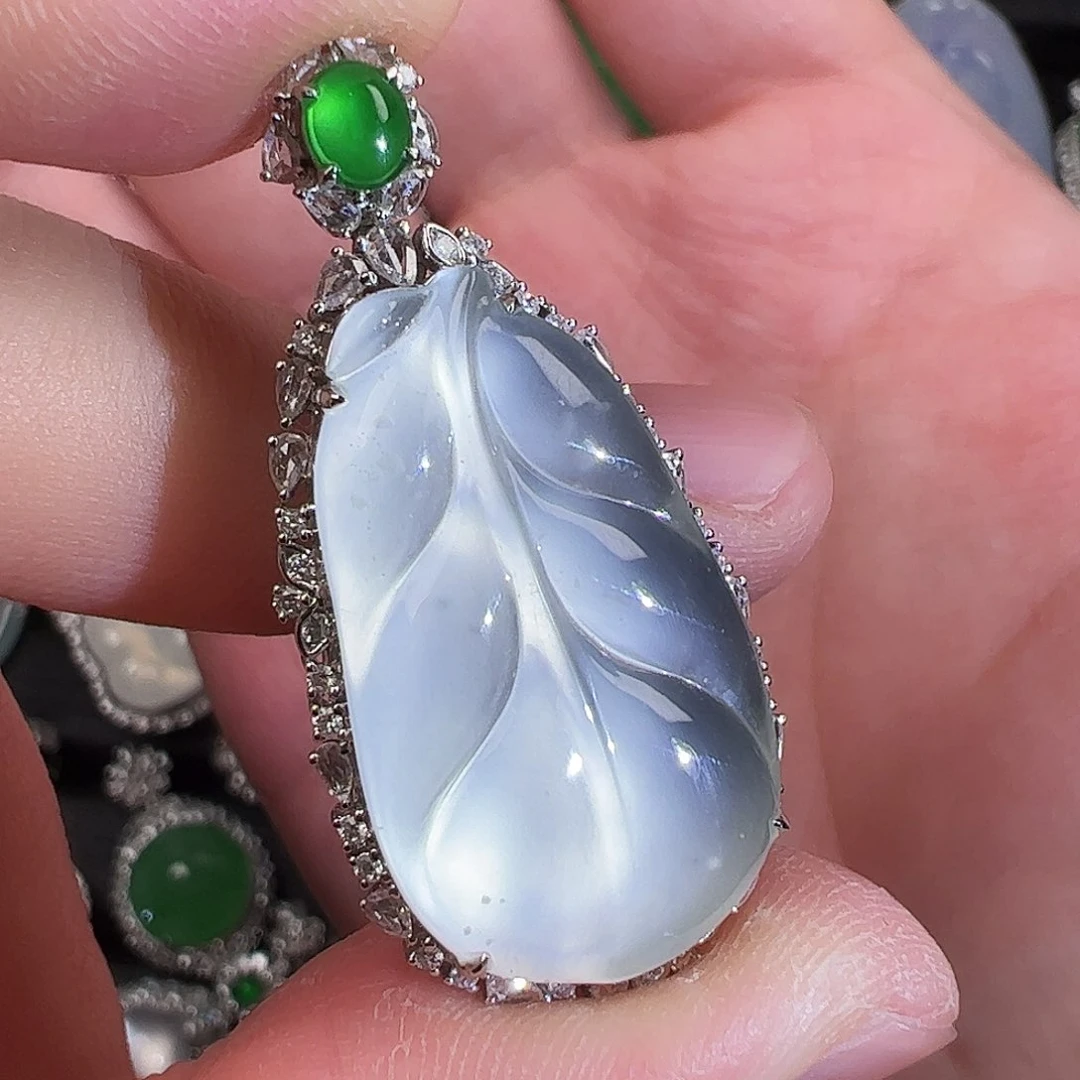 翡翠颈饰18K金镶嵌树叶