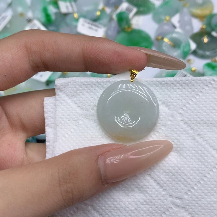 翡翠18K金镶嵌颈饰1111111111111111