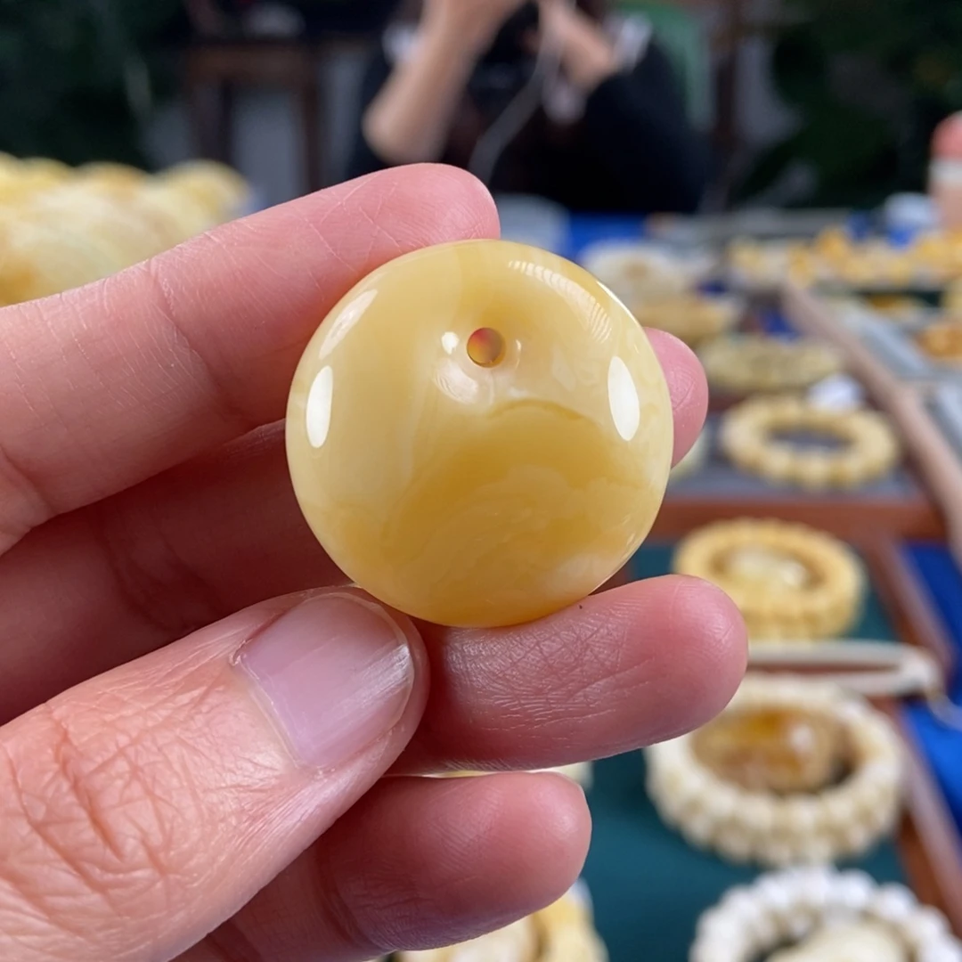 琥珀未镶嵌珠宝奇石6.48浓蜡橘白花蜡公主扣