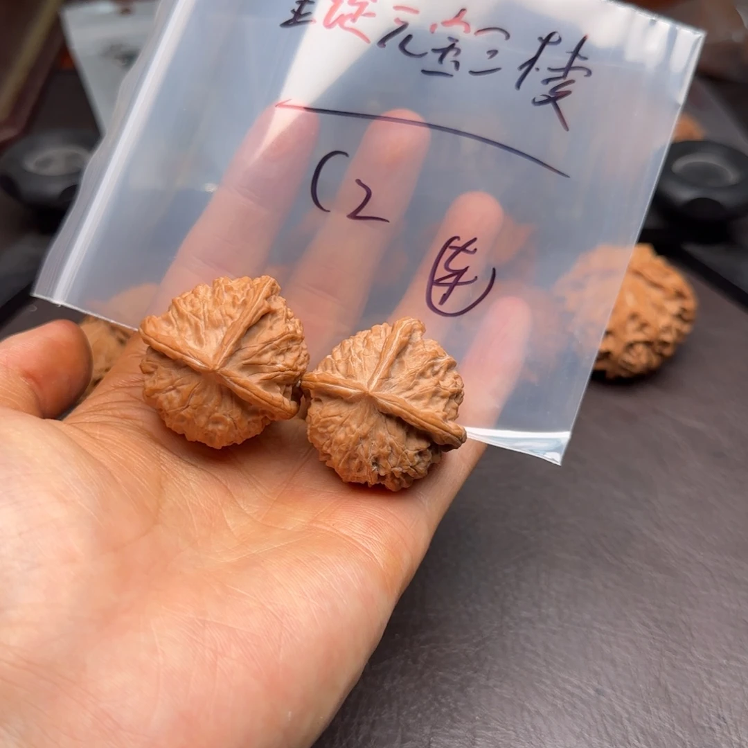 文玩核桃吊坠金锭元宝三棱