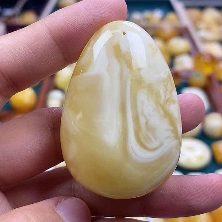 琥珀未镶嵌珠宝奇石18.65瓷白花蜡水滴吊坠