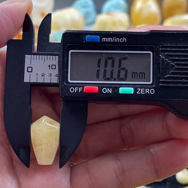 未镶嵌蜜蜡裸石11杂