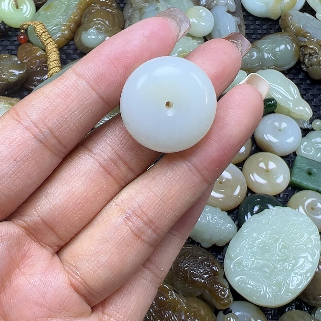 认***识和田玉未镶嵌颈饰卡22.7