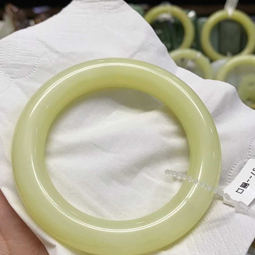 【闪购商品】未镶嵌手链和田玉蔷**?