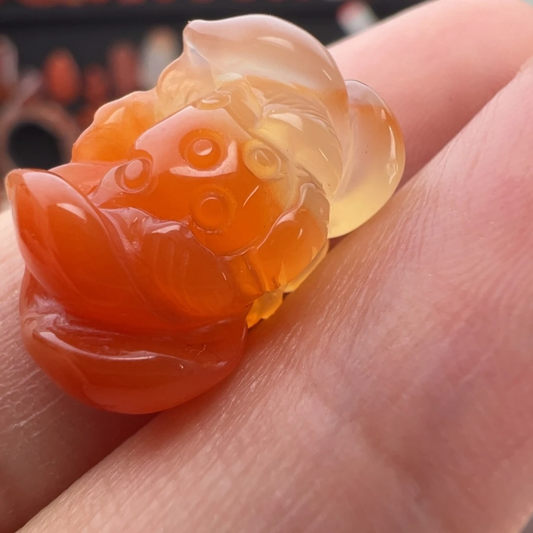 南红玛瑙未镶嵌颈饰荷花吊坠