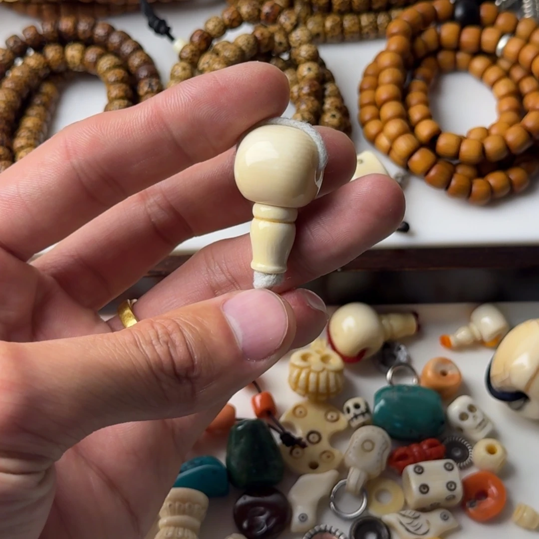 琉璃/树脂/塑料类藏传配饰