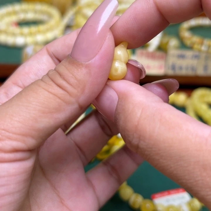蜜蜡未镶嵌珠宝奇石