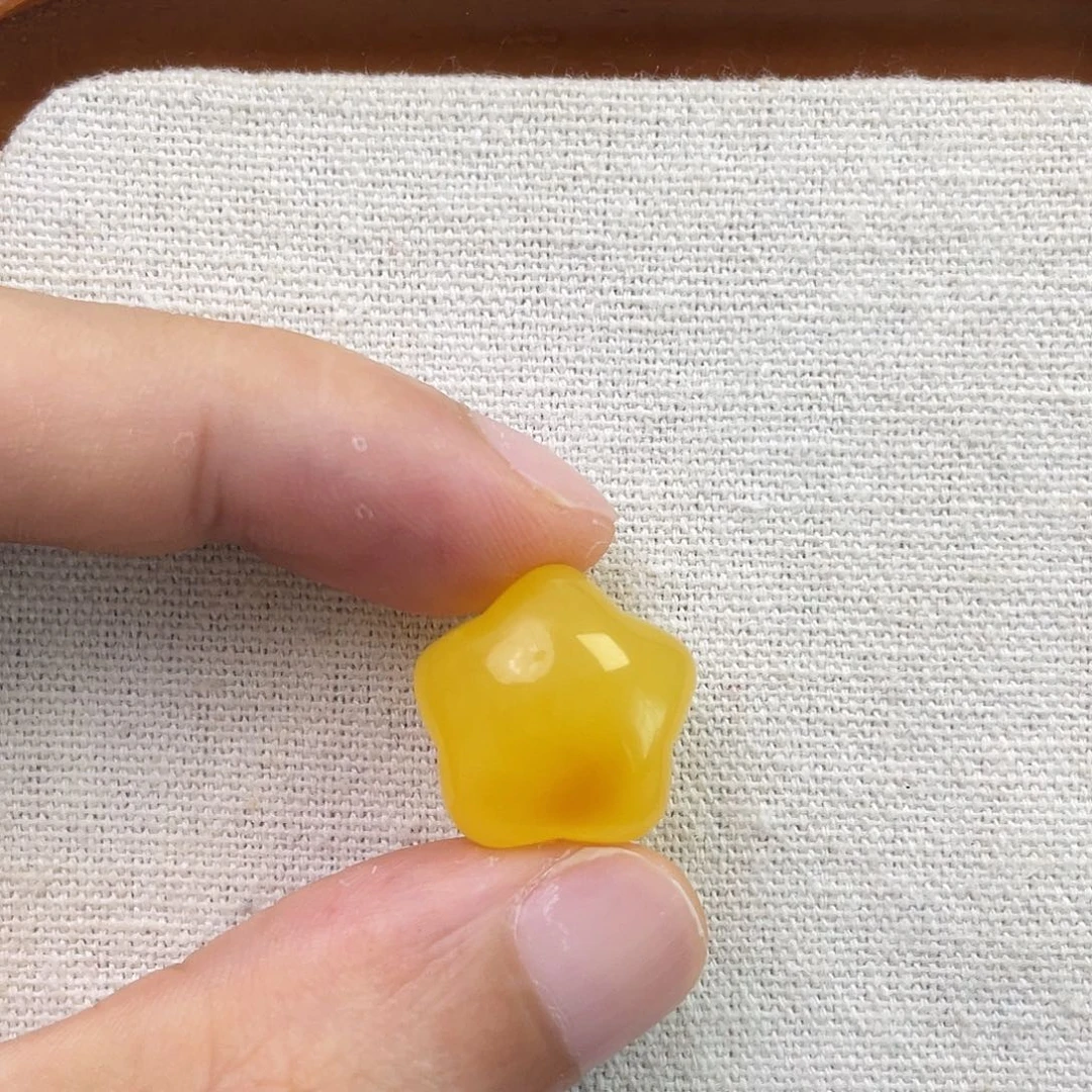 裸石琥珀未镶嵌星星
