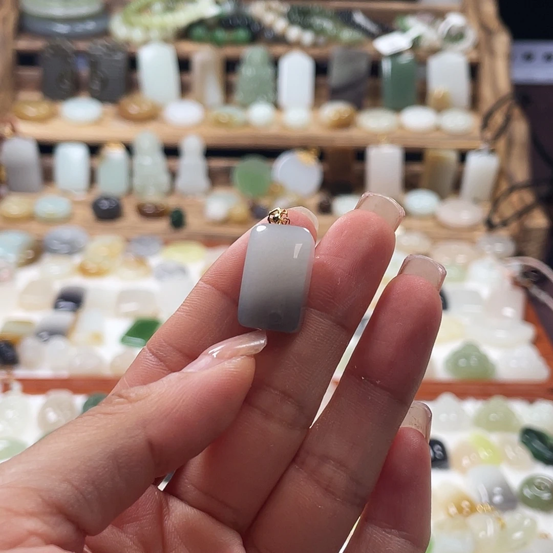 胡***英和田玉18K金镶嵌吊坠(不含链)