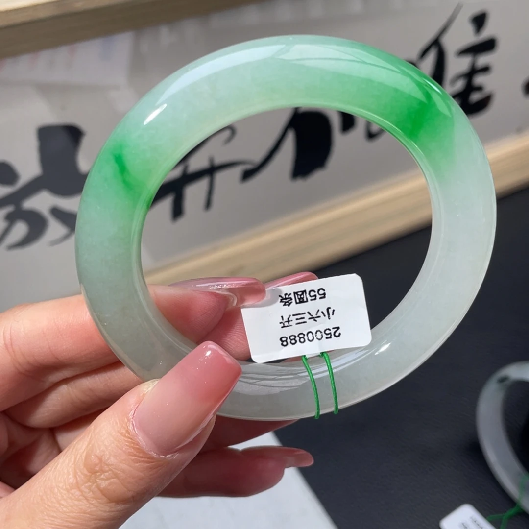 翡翠未镶嵌手镯圆条55种色兼备（具体价格询后台）