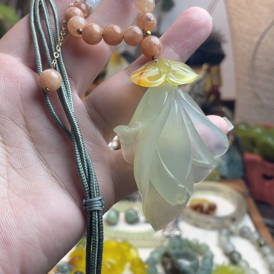 未镶嵌蛇纹石玉吊坠