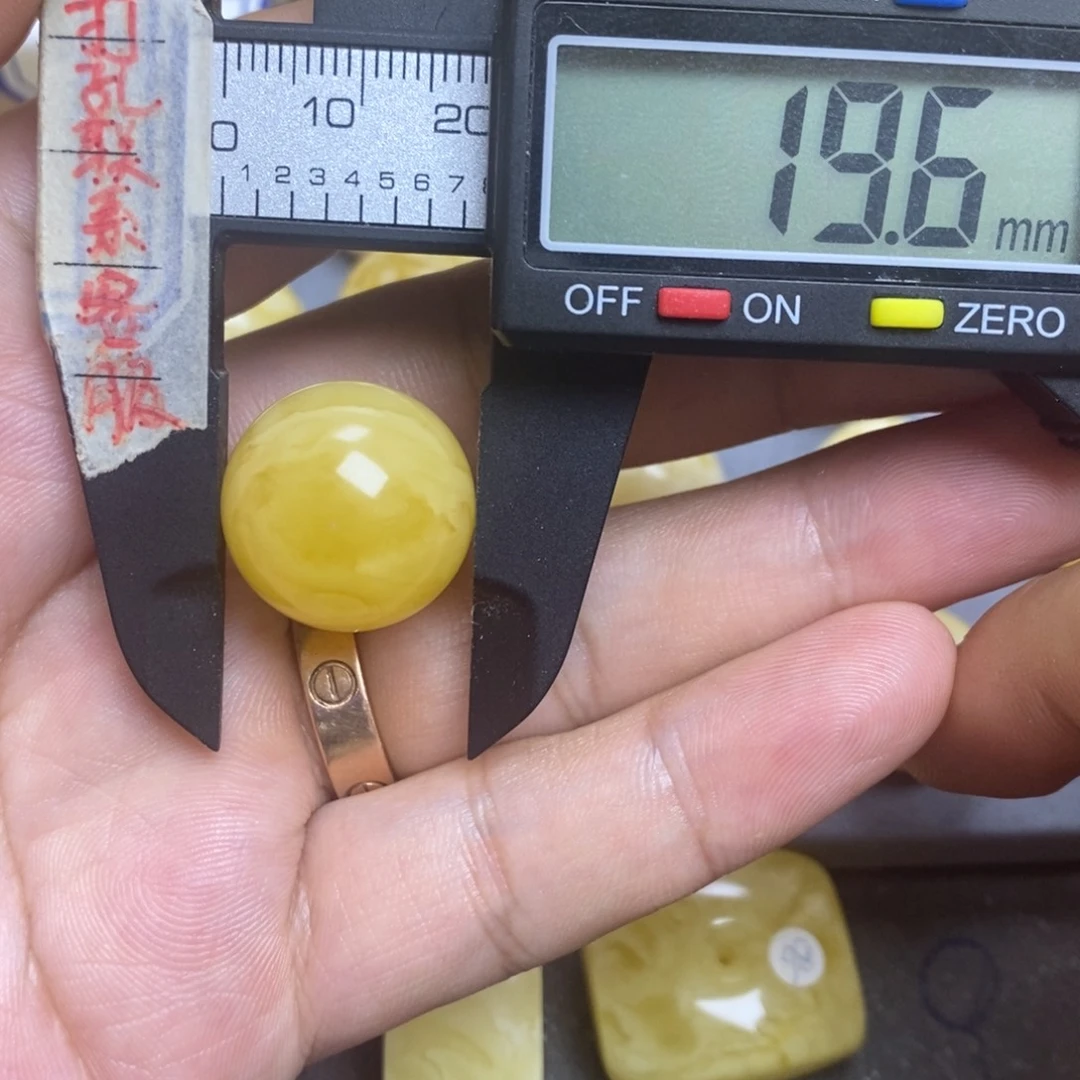 蜜蜡未镶嵌裸石19.6微粉圆珠默认直发