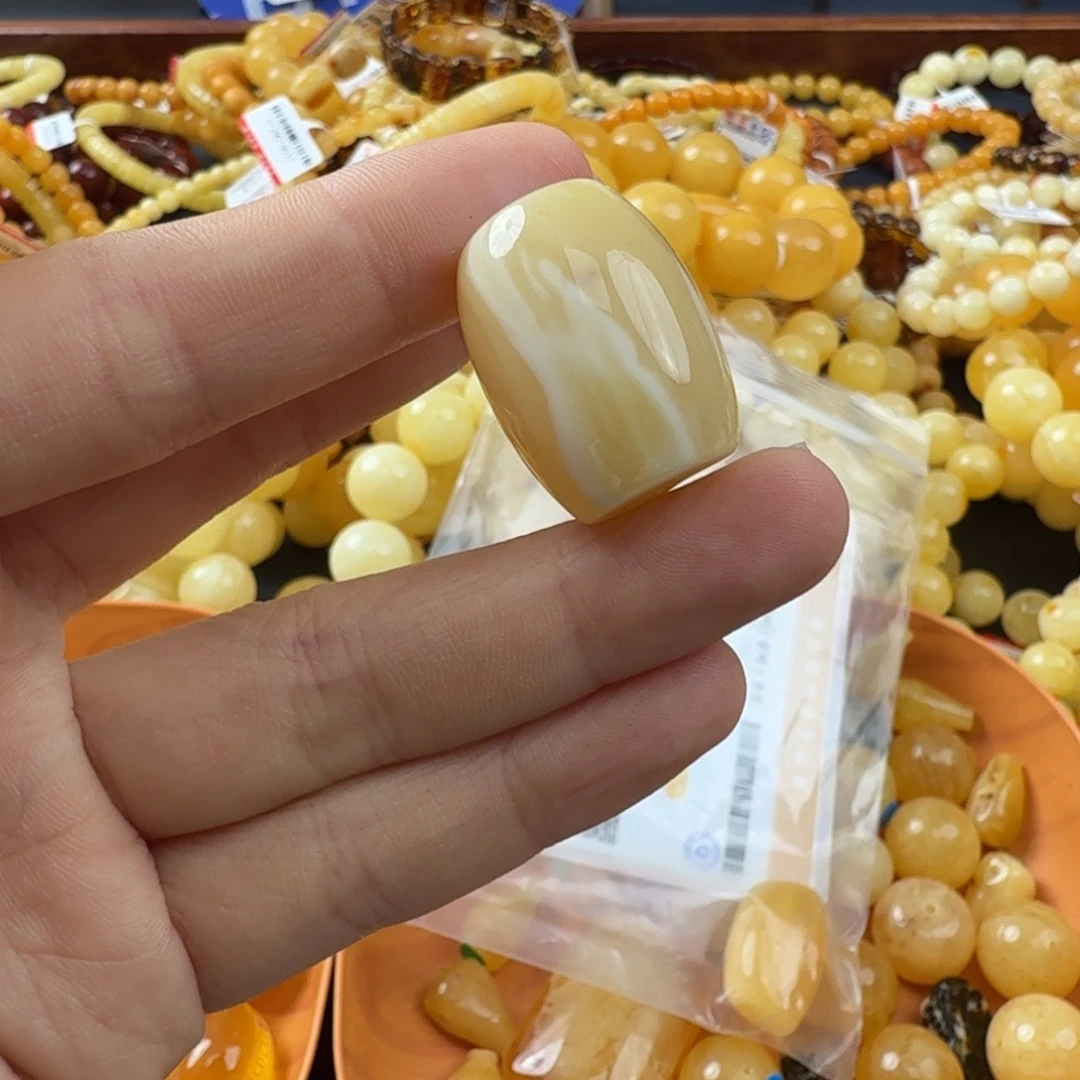 未镶嵌琥珀珠宝奇石