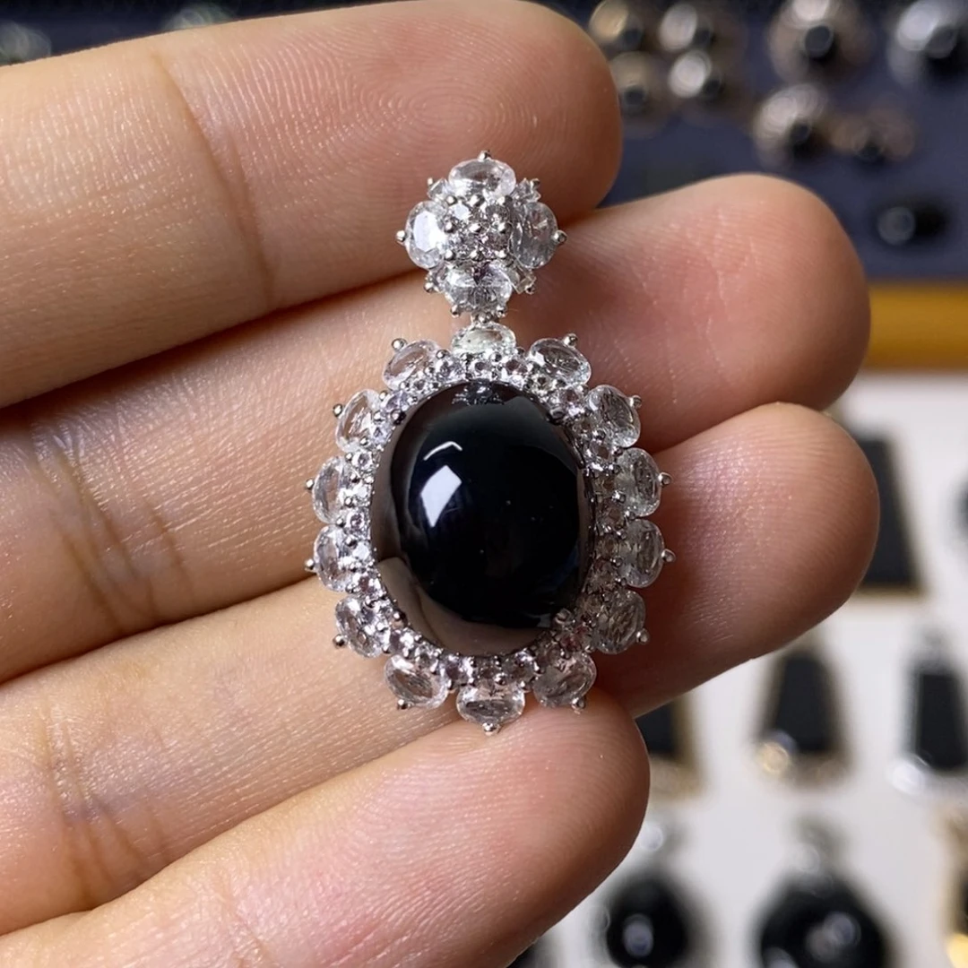 颈饰18K金镶嵌翡翠