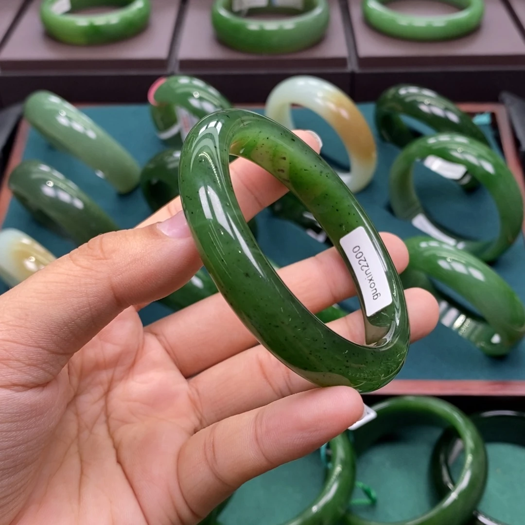 和田玉（碧玉）未镶嵌手镯