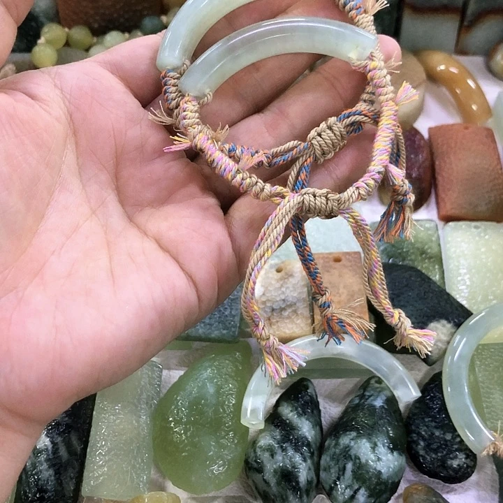 蛇纹石玉未镶嵌吊坠等****弟