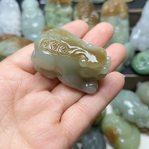 颈饰未镶嵌和田玉金**光