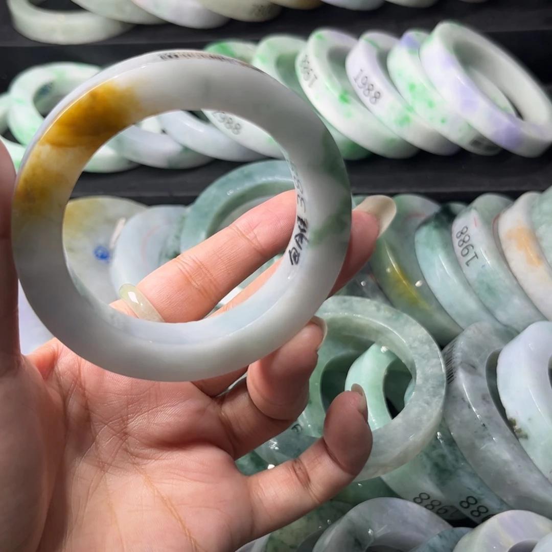 定制翡翠未镶嵌手镯