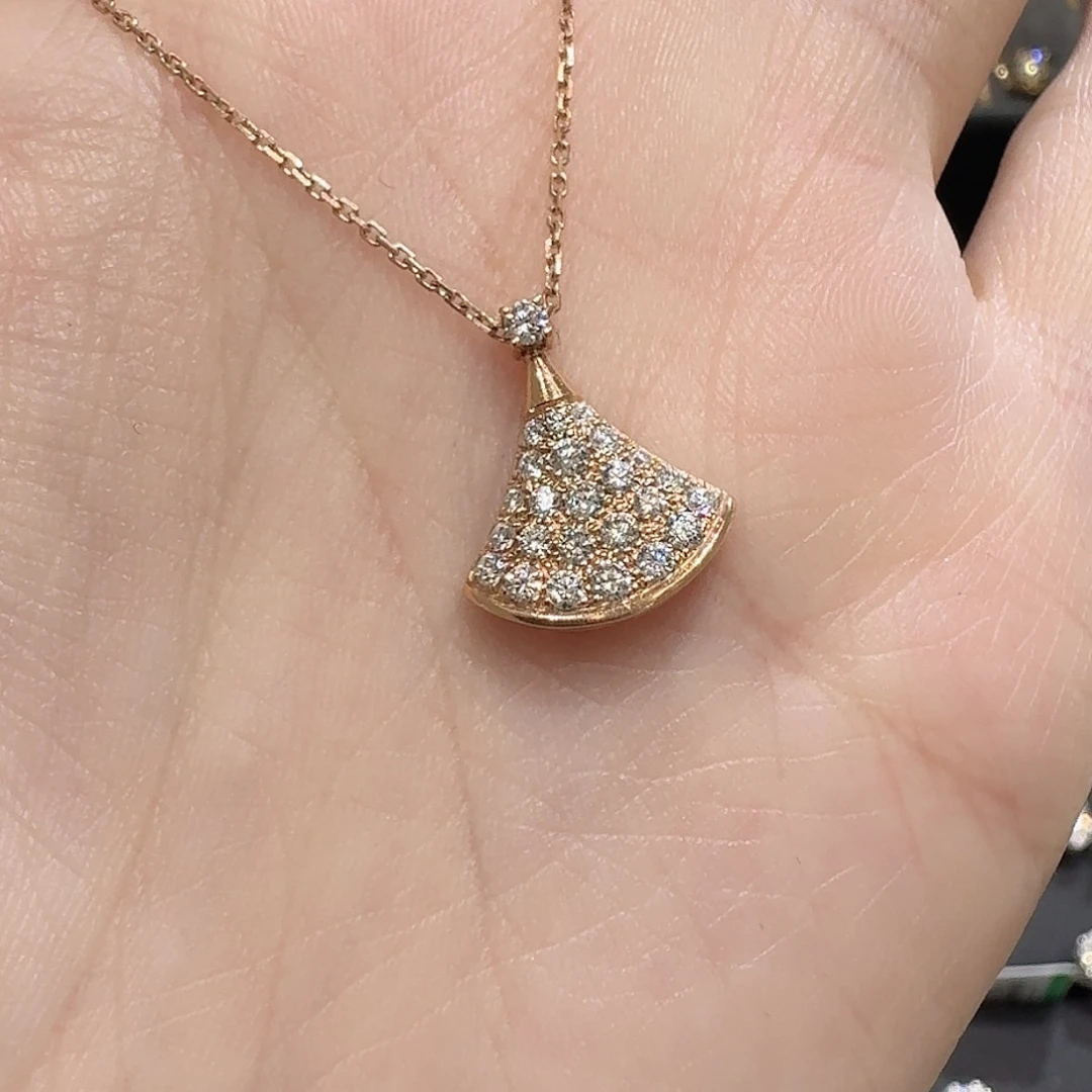 颈饰18K金镶嵌实验室培育钻石宝家小裙子小扇子满钻项链k枚3.1g