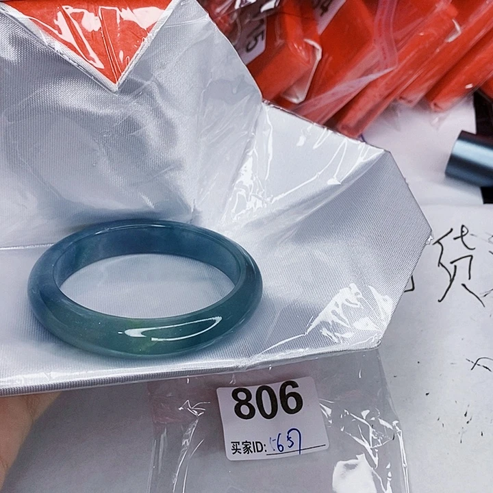 翡翠未镶嵌手镯一图一物实物为准（微瑕处理）