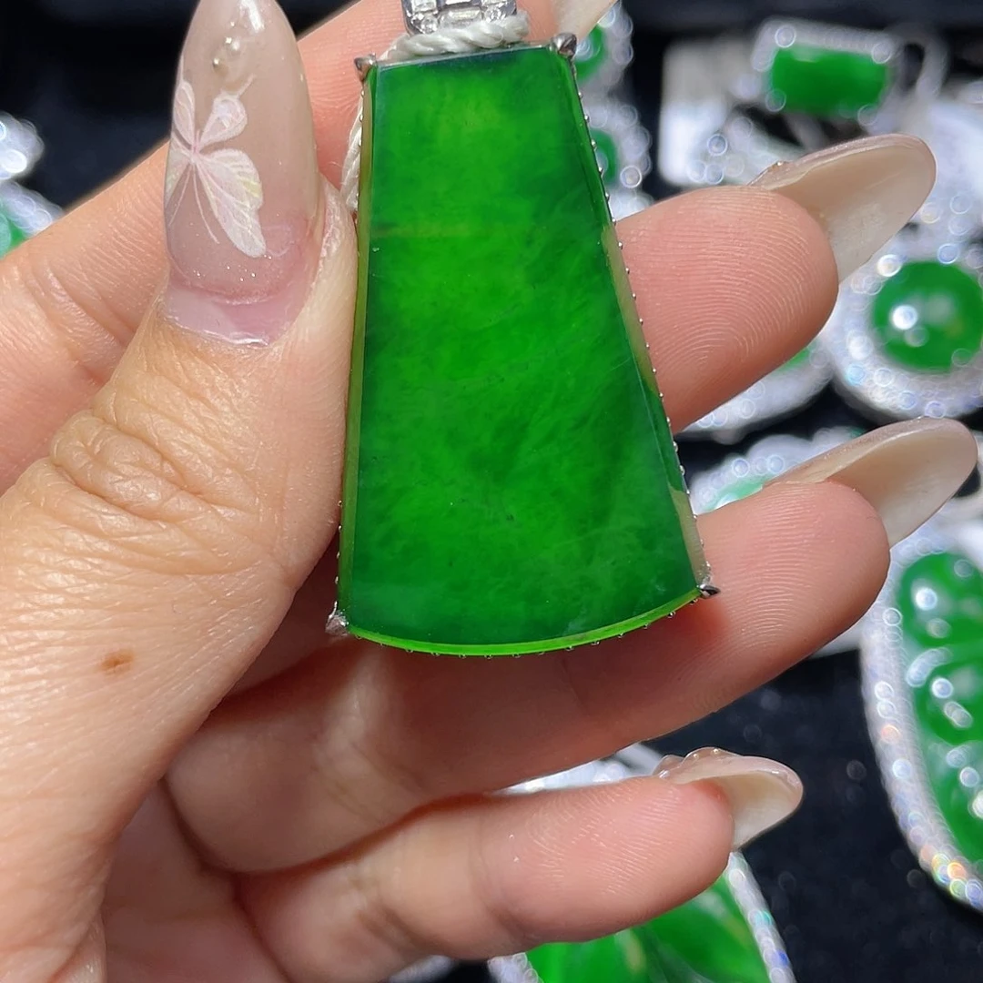 翡翠颈饰银S925镶嵌翡翠