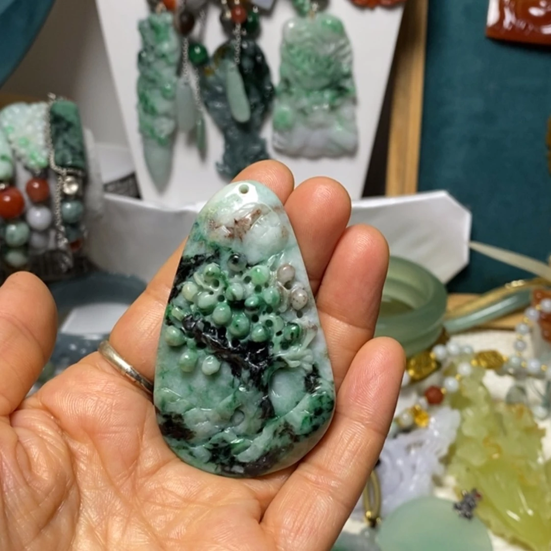 【闪购商品】翡翠吊坠(赠链)未镶嵌