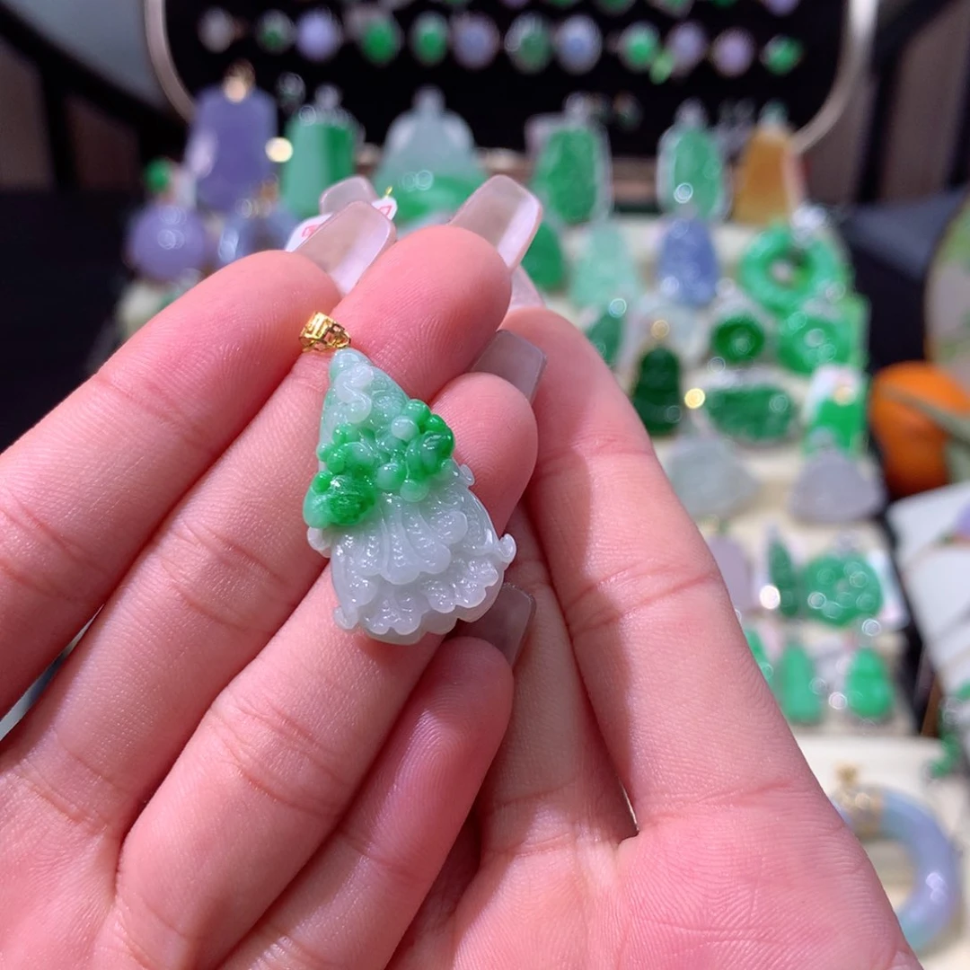 翡翠颈饰18K金镶嵌翡翠