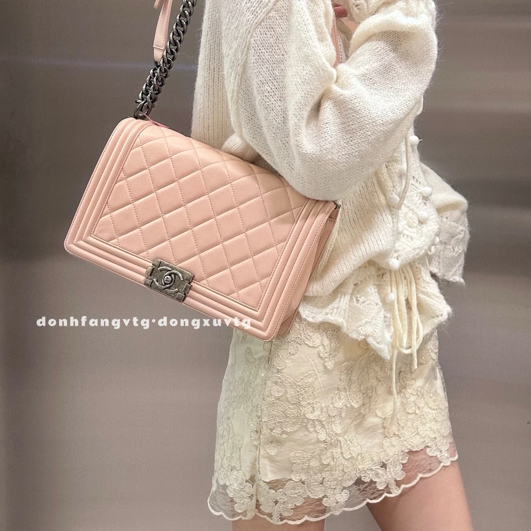 95新 Chanel/香奈儿 chanel 粉色中号leboy斜挎包
