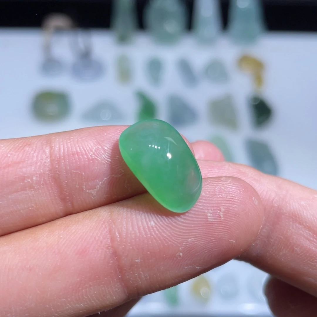 颈饰未镶嵌翡翠随形