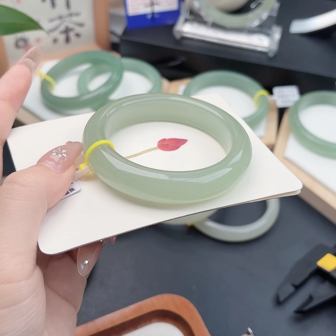 石英质玉未镶嵌手镯