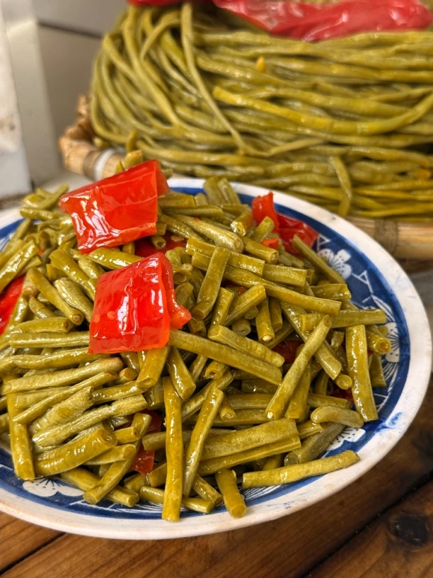 大别山农家泡菜泡豇豆酸豆角下饭菜酱腌菜