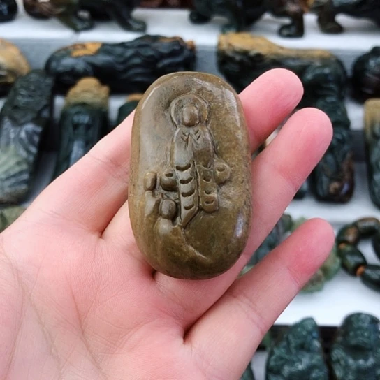 未镶嵌岫岩河磨玉（透闪石质玉）挂件