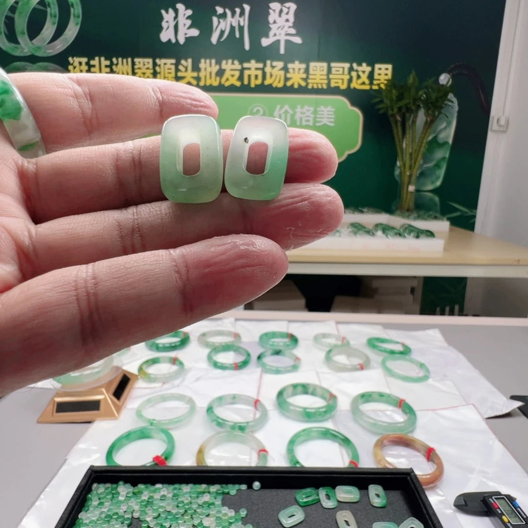 石英质玉未镶嵌颈饰