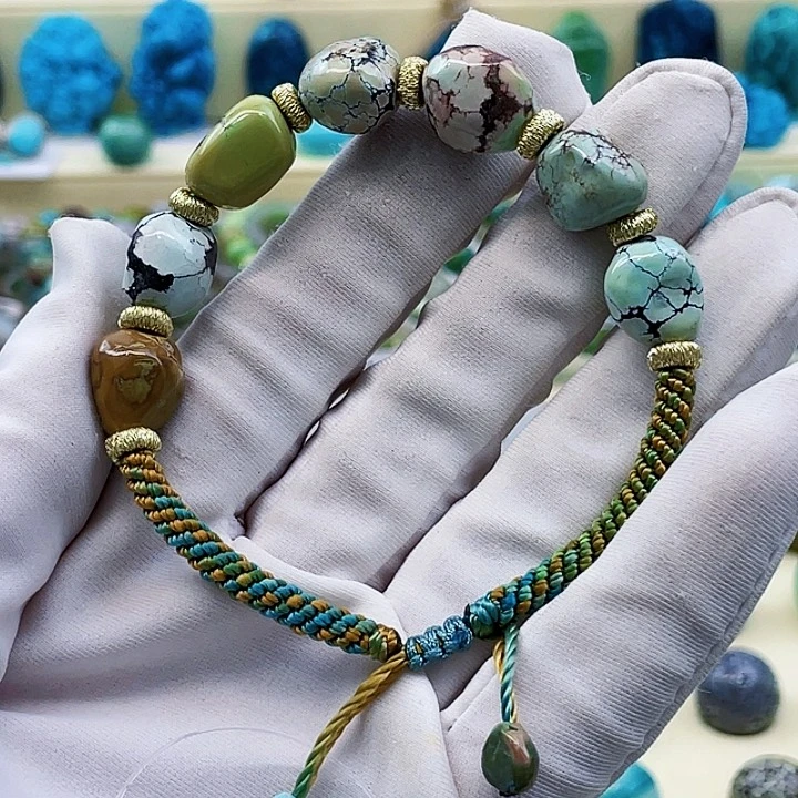 绿松石未镶嵌颈饰