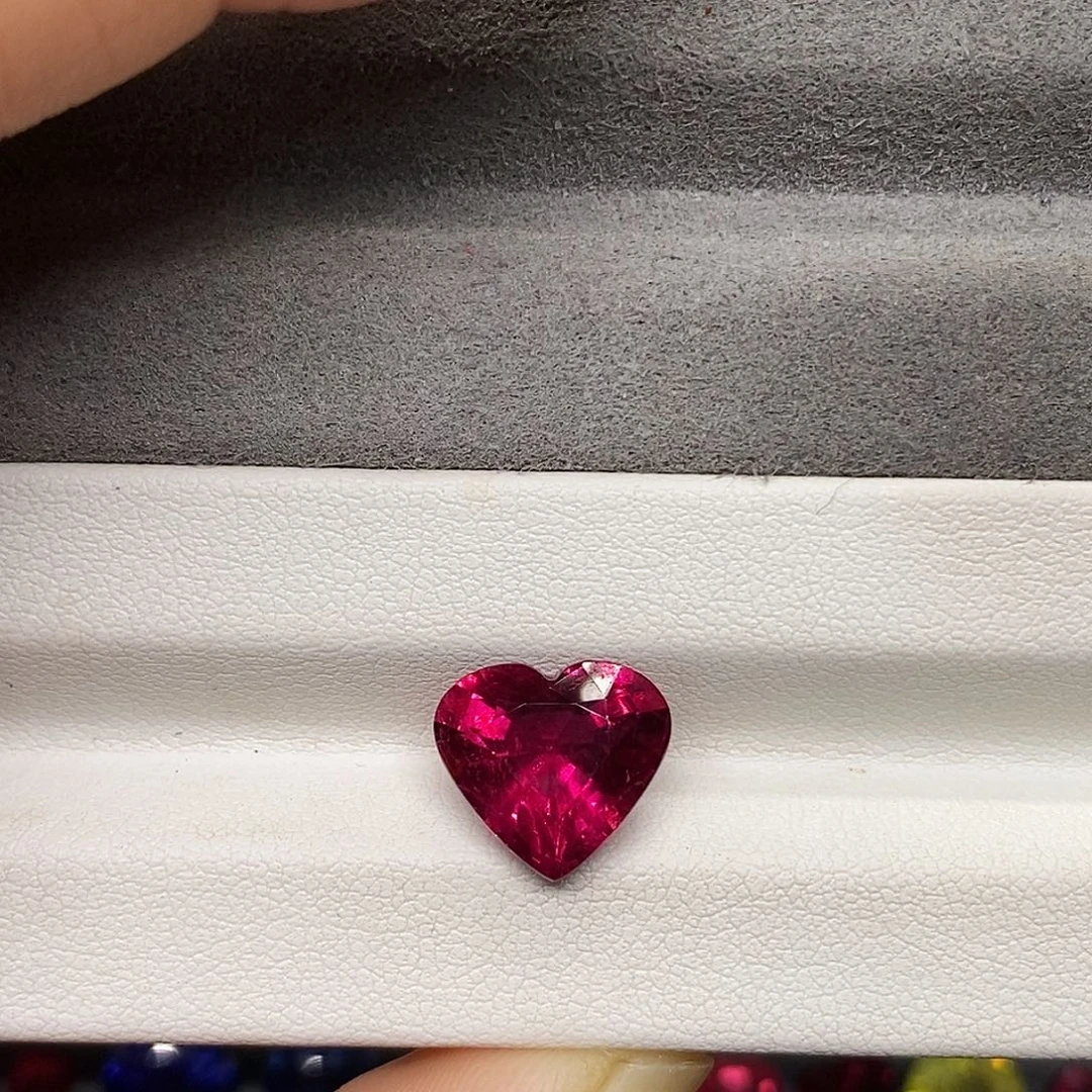 裸石碧玺未镶嵌4.685克拉天然卢比来碧玺