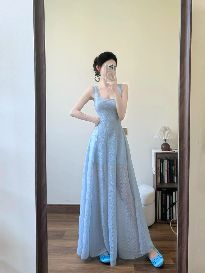 法式气质蓝色蕾丝吊带连衣裙女夏季新款海边度假风独特绝美长裙子