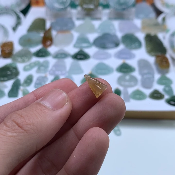 翡翠未镶嵌颈饰翡翠