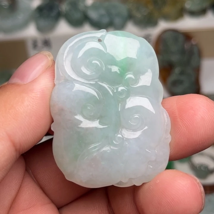 翡翠未镶嵌颈饰如意