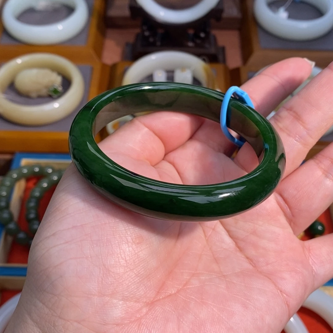 和田玉（碧玉）未镶嵌手镯