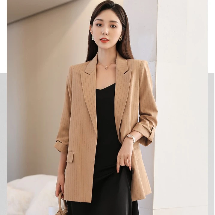 C春秋女西装卡其色设计感小众中袖休闲上衣C0821