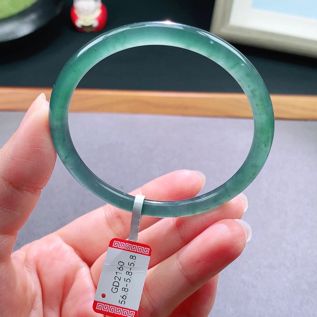 翡翠手镯未镶嵌天然翡翠手镯