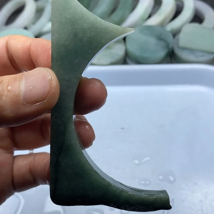 翡翠裸石越****浪翡翠料子